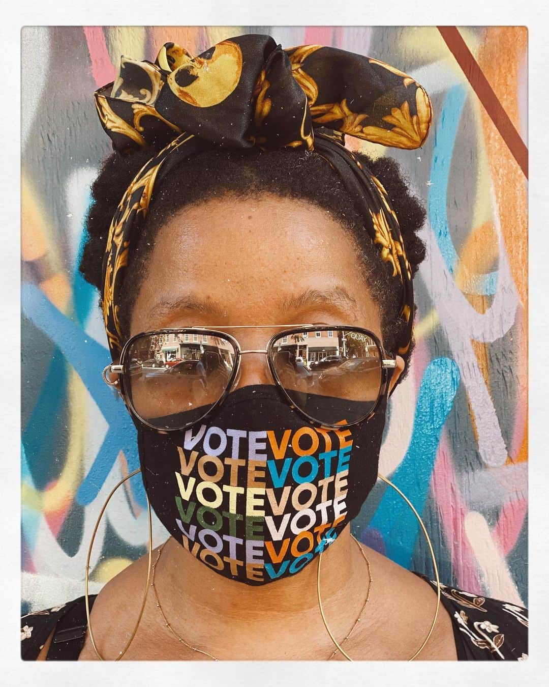 カミラ・マーシャルのインスタグラム：「WHEN WE ALL VOTE.  $2 of EVERY VOTE MASK purchased goes to @whenweallvote  MADE by the UNICORN SPIRIT that is @ripleyrader  GRAPHIC by the POWERFUL FORCE that is @schmollymac I ADORE THEM BOTH. Head to ripleyrader.com to PURCHASE. Then WEAR. Then VOTE. • • 📸 @edenespinosa  #vote #whenweallvote #vote2020 #blacklivesmatter #votevotevote #change」