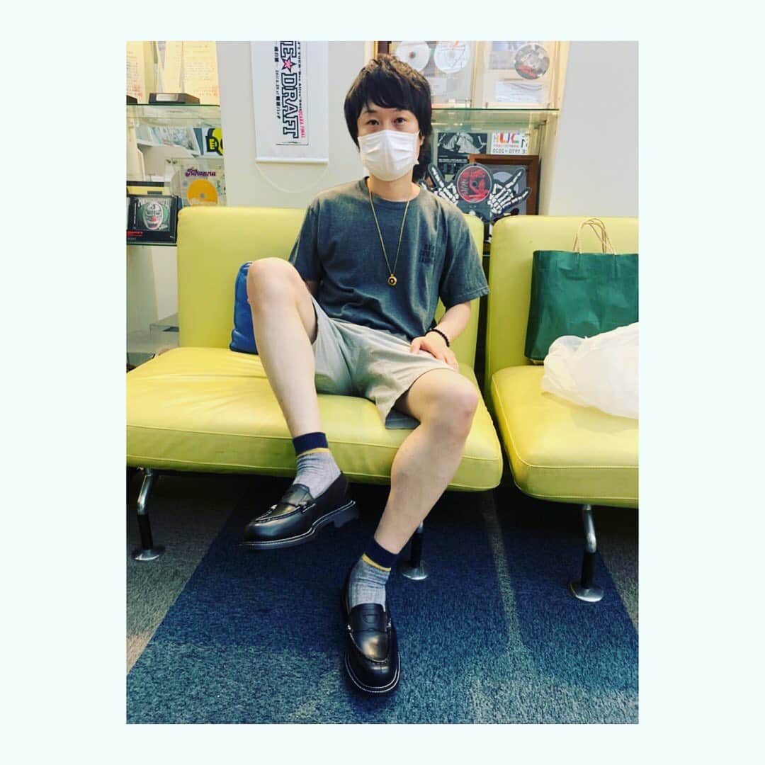 盛山晋太郎さんのインスタグラム写真 - (盛山晋太郎Instagram)「オーダメイドでブーツを作ってもらった！相棒はローファーを！二足目！アルバトロスさんまじかっけー！ 僕は内羽根のエンジニアブーツ仕立てにしてもらいました。世界でひとつだけの盛山仕様のブーツ。所さんも持ってないブーツや！  #albatross #boots #leathershoes  #ブーツ #ローファー  興味ある人はアルバトロスさんタグ付けしてますんでー！」8月4日 12時48分 - morishimc