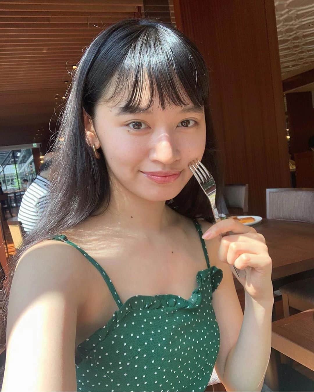 shihori.kathleenのインスタグラム：「.﻿ 週末の寝起き贅沢モーニング🍳🥐🍴﻿ ﻿ 太陽ぴかぴか🌞」