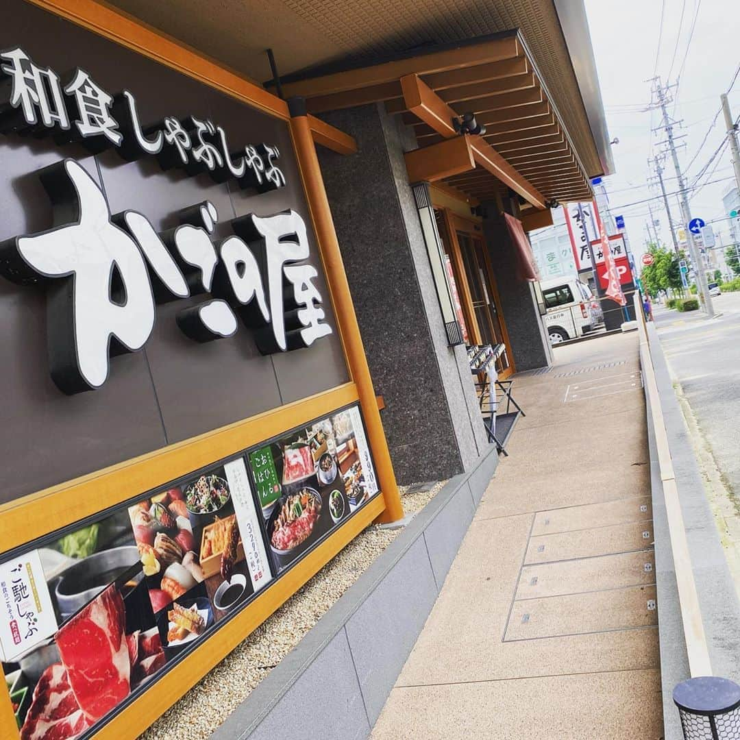 倉橋友和さんのインスタグラム写真 - (倉橋友和Instagram)「【名古屋テイクアウト 87】かごの屋（桜山） しゃぶしゃぶ食べ放題が看板メニューの和食レストラン。幅広い年代、用途のお客さんで人気です。家族からのリクエストで海老天丼をテイクアウト🍤カラッと香ばしく揚がったエビ天3本に野菜の天ぷらも入って、とてもコスパ良しの弁当でした。  #昭和区 #テイクアウト #昭和区テイクアウト #名古屋テイクアウト #桜山テイクアウト #桜山 #滝子 #海老天丼 #海老天 #天丼 #天ぷら #おうち時間 #おうちご飯 #メーテレ #アナウンサー #倉橋友和 #倉めし #倉めしテイクアウト #3密を避けて #stayhome #stayathome #コロナに負けるな」8月4日 11時28分 - nbn_kurahashi