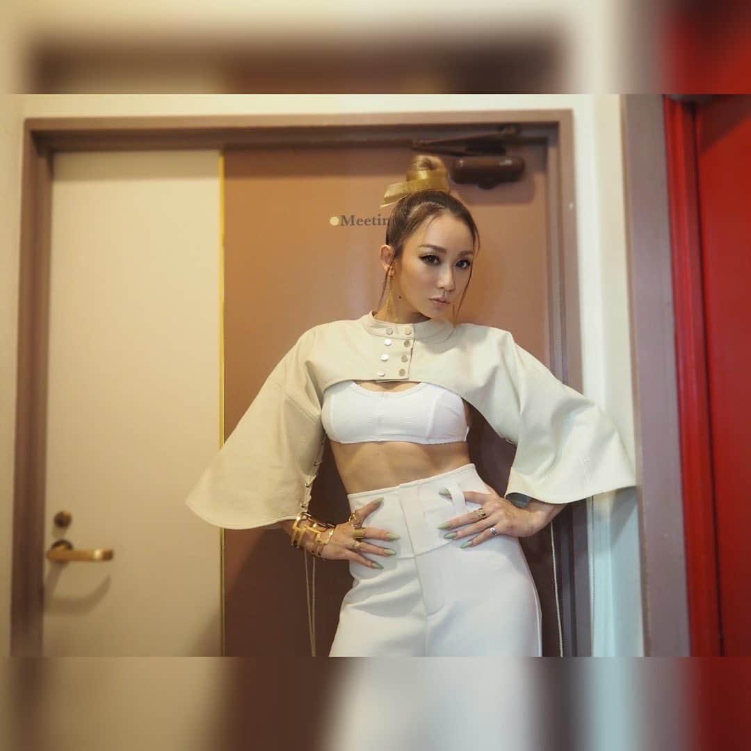 倖田來未さんのインスタグラム写真 - (倖田來未Instagram)「.﻿ New Music Video「オーサカトーキョー」﻿ styling.﻿ ﻿ #EXILE #ATSUSHI #kodakumi #オーサカトーキョー  #大阪 #東京 #OSAKA #TOKYO #오사카 #도쿄 #music #video #new #mv」8月4日 11時23分 - kodakumi_official