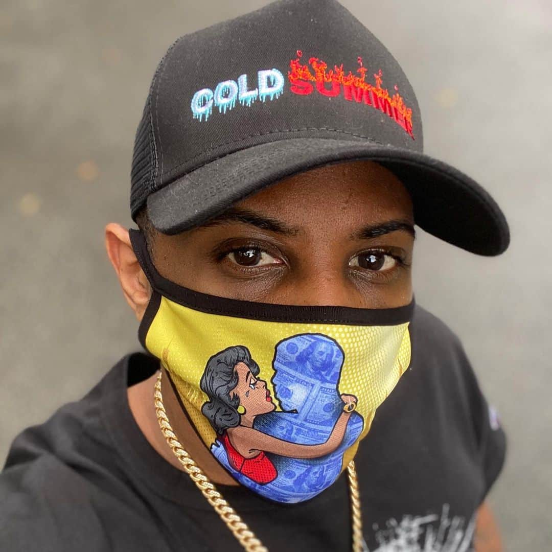 ファボラスのインスタグラム：「No Mask.. No Service!! 😷❄️☀️  Summertime Shootout 3 Face Mask  AVAILABLE NOW at @bloodsthicker  1 for $15 • 2 for $25   SHOP www.bloodsthicker.com for ALL Official Merch   🚨 LINK IN BIO 🚨」