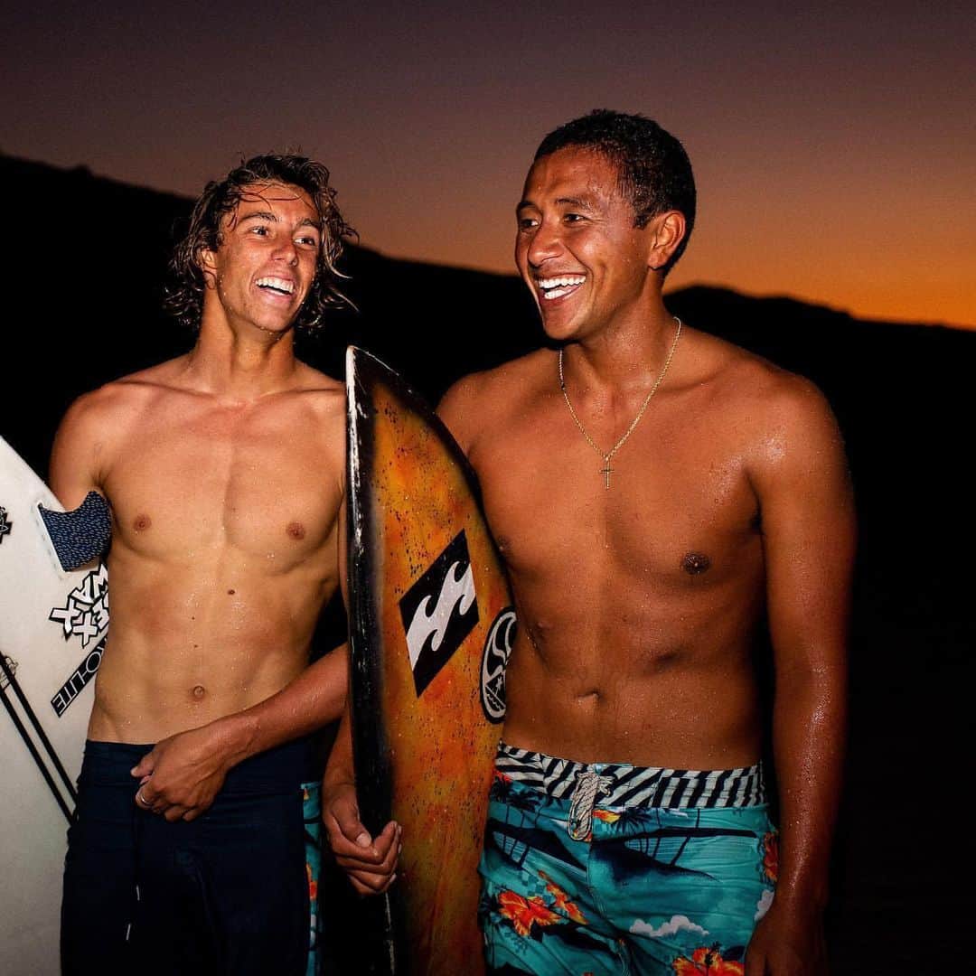 のインスタグラム：「ボードショーツを履けば、楽しさも倍増！　タップしてアイテムをチェック！ ⠀⠀ #LifesBetterInBoardshorts」