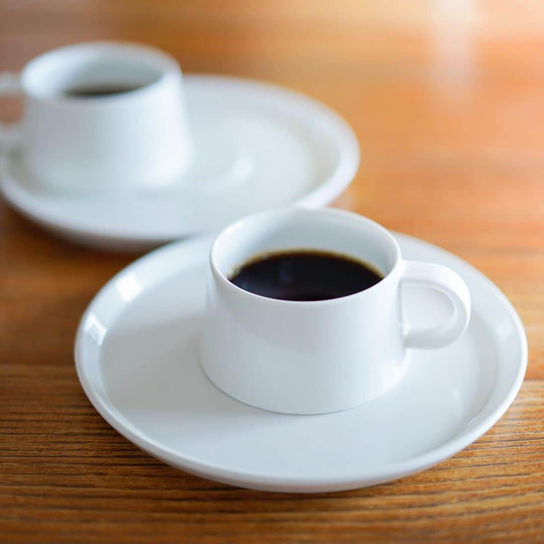 近藤研二さんのインスタグラム写真 - (近藤研二Instagram)「昨秋まで吉祥寺にあったカフェmoiで使われていたコーヒーセット、その名もmoi(モイ)がクラウドファンディングで有田焼になり再生産されるというので申し込んでいた。昨日ようやく届いた。大事にしよう。  #カフェmoi #有田焼 #梅田弘樹」8月4日 11時53分 - kenjikond0