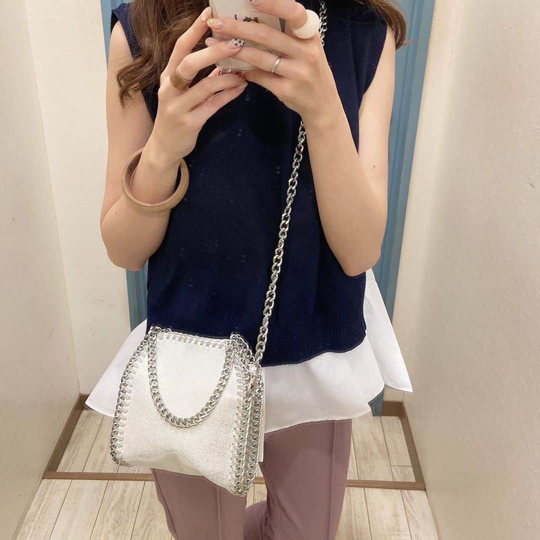 antic rag アンティックラグ ルクア大阪店さんのインスタグラム写真 - (antic rag アンティックラグ ルクア大阪店Instagram)「⭐️スタッフコーデ⭐️ ✔︎tops【342】 SALE¥2,900+tax  ✔︎bottom【1188】 SALE¥2,900+tax  ✔︎bag【70】 ¥4,900+tax  #アンティックラグ#anticrag#ルクア#天王寺ミオ#今日のコーデ#プチプラコーデ#大人可愛い#大人カジュアル#カジュアル#春夏#aw #ss#新作#大阪#梅田#関西限定#スタッフコーデ#カラーパンツ#チェーンバッグ」8月4日 11時56分 - anticrag