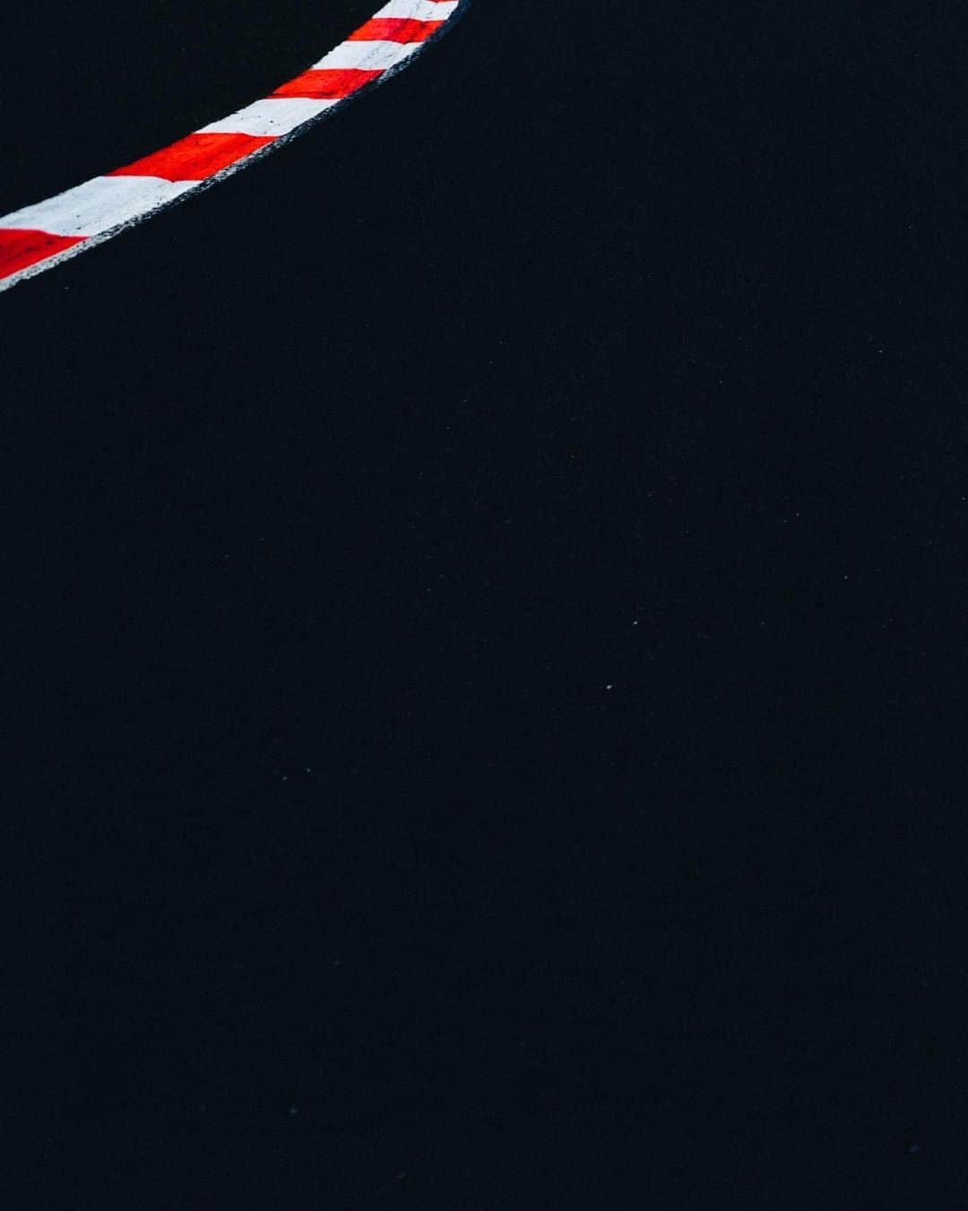 林響太朗さんのインスタグラム写真 - (林響太朗Instagram)「#circuit #red #sugocircuit #texture #photography #composition #gfx50r #fujifilm」8月4日 12時03分 - kyotaro_photo