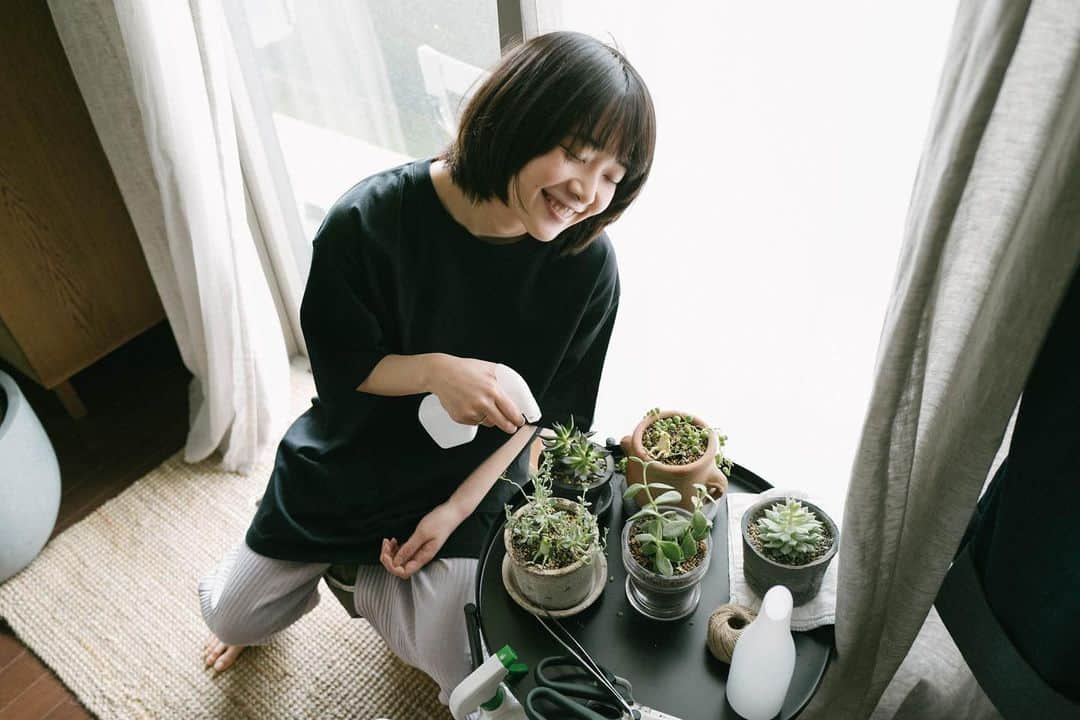 りりか（RiRiKA）さんのインスタグラム写真 - (りりか（RiRiKA）Instagram)「living. #inliving #インリビTEE （shop link in bio）」8月4日 12時12分 - inlivingjp