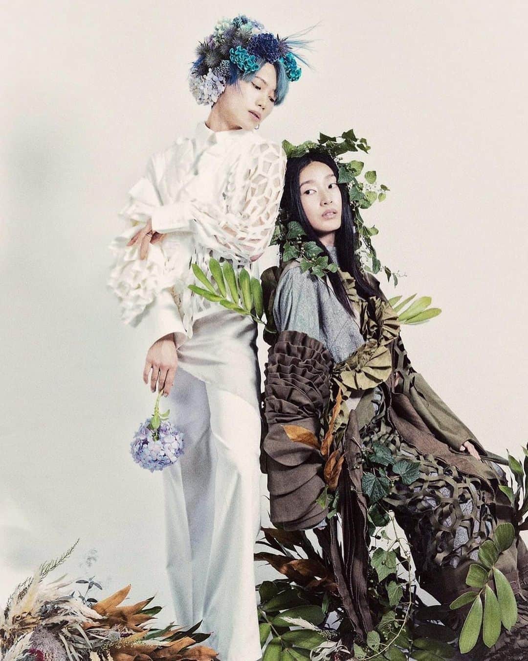 志村禎雄さんのインスタグラム写真 - (志村禎雄Instagram)「先日の作品撮り🤍🤍🤍  木と花の妖精✲*ﾟ𓂃◌𓈒𓐍 僕は中性的に表現しました！！！ 自分のお部屋もお花だらけで、ファンの皆さんは僕がお花好きなのよく知ってると思いますが、その大好きなお花をアートにした今回のこの空間、とっても幸せで、ずっとワクワクどきどきしてました！最高です！！！  @erikaig.jp さんありがとうございました◡̈⃝︎   そして素敵な方々とこうして撮影を 通してご一緒できてとても幸せでした！！！ たっくさんの愛を込めて😌  Thank you so much !!!   昨日ストーリーに作品撮りしたいと書いたら ２つ決まりそうです☻ありがとうございます！  I took the picture in the flower's favorite space!  It's a very happy and exciting space!  I want to express myself more and more!  Flower: @anelamami  Photo: @atsukoholic  Make-up & Hair: @yuka.taniwaki   #Flower #🦋🦋🦋　#💐💐💐」8月4日 12時13分 - s.dao_