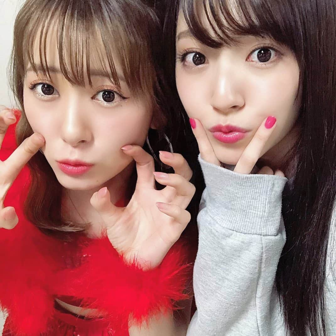 生田衣梨奈さんのインスタグラム写真 - (生田衣梨奈Instagram)「♥鈴木愛理さん♥﻿ ﻿ 前に鈴木愛理さんに一緒に撮っていただいた写真♥﻿ ﻿ えり的に鈴木愛理さんと撮ることが﻿ 少ないからめちゃくちゃ緊張した！！！！！﻿ ﻿ レアショットかも！！！﻿ ﻿ 先輩に話しかけに行くのってすごく勇気がいる！！﻿ ﻿ けどね！！！！﻿ 鈴木愛理さんはいつも笑顔で話してくれるんよ😭﻿ ﻿ ダンスも歌もトークも完璧！！！！﻿ すごすぎるなーー！！！！！﻿ ﻿ 別の人の彼女になったよのcoverめちゃくちゃ﻿ よかったです！！！！！﻿ ﻿ カウントダウンライブの歌も最高だったなー！！！！﻿ ﻿ ﻿ #morningmusume20 #モーニング娘20﻿ #helloproject  #顔面国宝﻿ #えりぽんかわいい  #アイドル﻿ 存在が #インスタ映え #instablog﻿ #Love #beauty﻿ #followme #makeup﻿ #Instagram #Insta﻿ #메이크업 #얼스타그램﻿ #ig_Japan #팔로미﻿ #フォロー歓迎 #ootd﻿ #鈴木愛理 さん #RED﻿ #レアショット ？  #photo﻿ #いいね #cover﻿ #IDOL #골프﻿ #SELFIE #셀카」8月4日 12時07分 - erina_ikuta.official