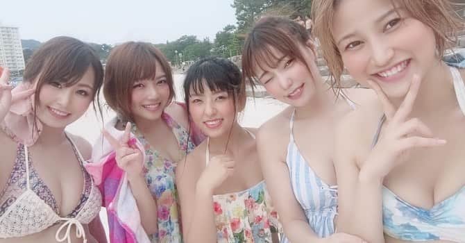 山脇千文美のインスタグラム：「水着サービス #白浜 #白浜海岸 #海 #水着 #みんな可愛い #おっぱいは正義」