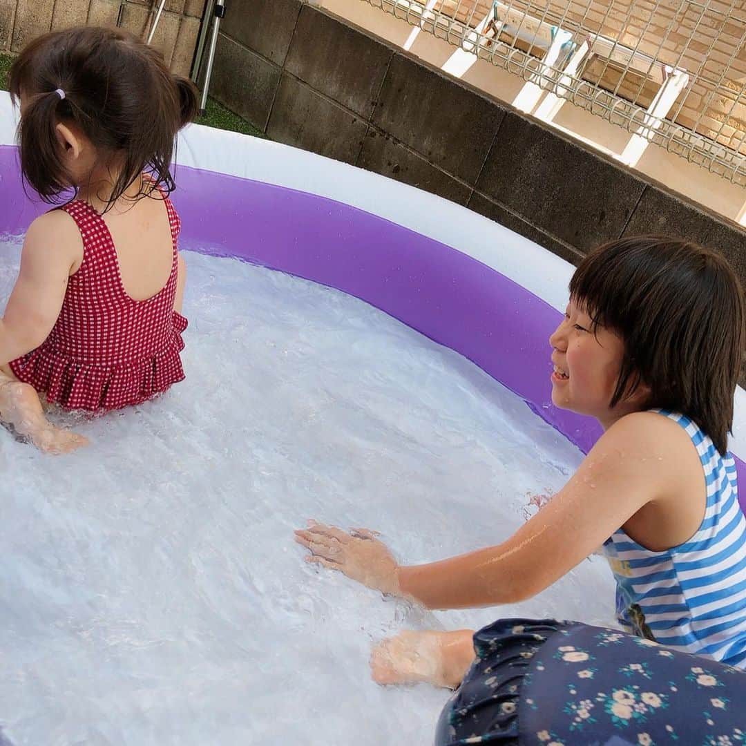 美奈子さんのインスタグラム写真 - (美奈子Instagram)「昨日は我が家の プール開きしました( *´艸`)  梅雨明けもしたしね💕  今日も プールやりたーーーい！って事で お水はって 温度を調節中😆💕  今日はあたしも 入ろかな( *´艸`)  #プール開き #我が家の #美奈子」8月4日 12時14分 - minako_official