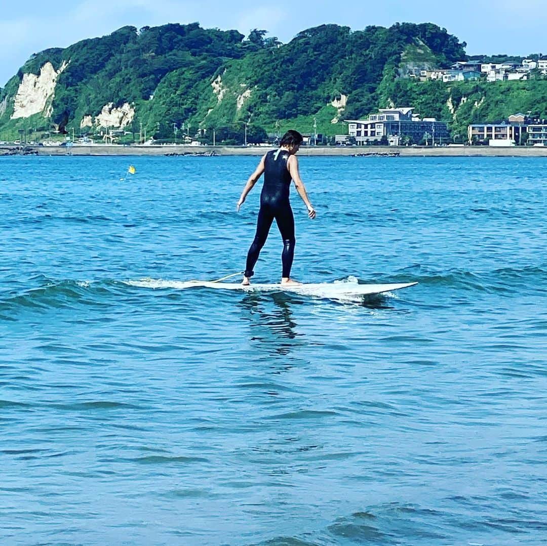 宮崎謙介さんのインスタグラム写真 - (宮崎謙介Instagram)「サーフィンっていいな。海の上には何もない。」8月4日 12時20分 - miyazakikensuke1031