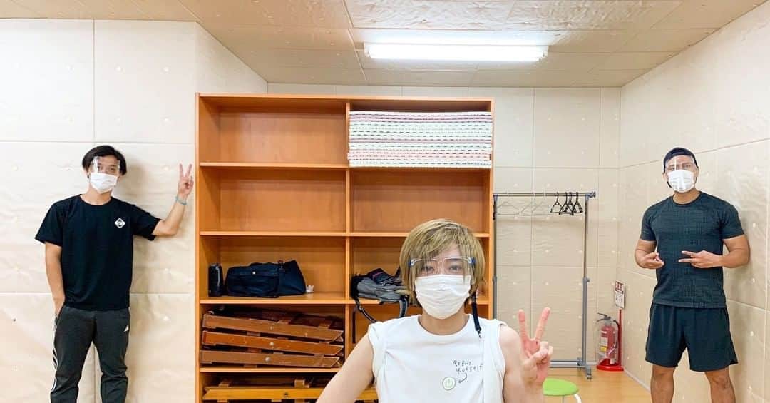 小柳心のインスタグラム：「刀剣乱舞、稽古始まっております。 トモさんの優しさと、楓馬の朗らかさで、とても良い空気です。 ソーシャルディスタンスがあっても、結ばれている我々でございます。  やっぱりお芝居って楽しいなあ。 贅沢な日々です。  #刀剣乱舞 #幕末天狼傳 #新撰組」