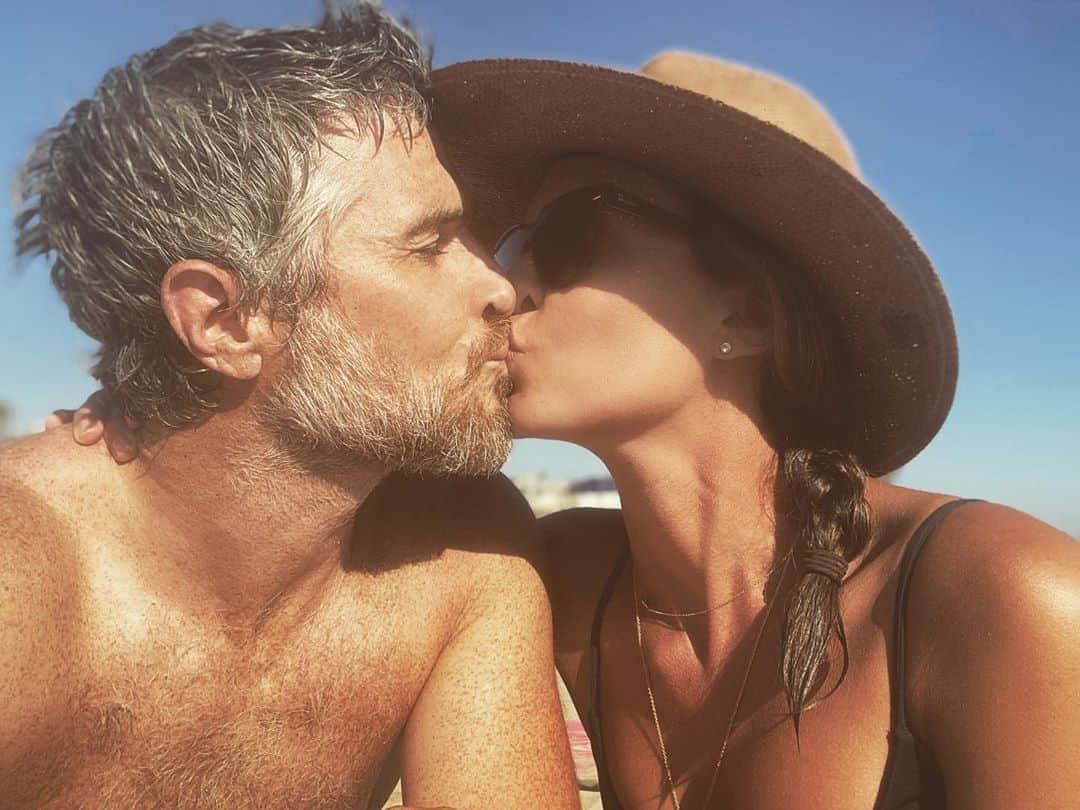 オデット・アナブルのインスタグラム：「2020. It ain’t all bad news. #TheAnnables 🖤」