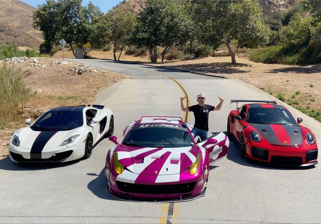 スティーブのインスタグラム：「An incredible shoot yesterday with 3 cars all tuned by @surreyengineering  Thanks to James for the great day and a lot of pops and bangs too!! 昨日の撮影は最高でした‼️ フェラーリのチューニングもしたぞ！音がもっとやばくなった」
