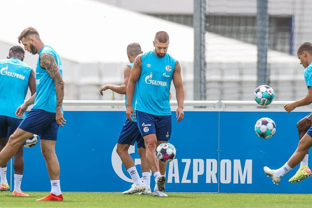 マティヤ・ナスタシッチさんのインスタグラム写真 - (マティヤ・ナスタシッチInstagram)「Heute war Trainingsauftakt im Parkstadion für die neue Saison, in der wir wieder unsere Ziele erreichen wollen! ⚒💪 Hoffentlich könnt ihr bald wieder dabei sein 🔵⚪️ #GEmeinsam #S04 #glückauf #malochen #Parkstadion」8月4日 3時52分 - mnastasic_5