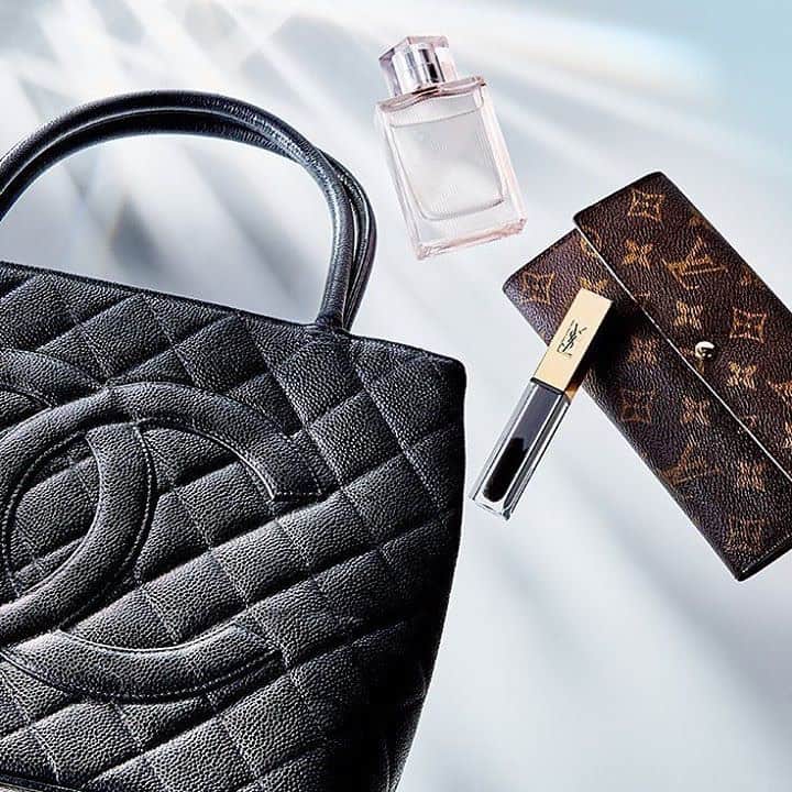 GILTのインスタグラム：「What’s in our bag? Basically everything in this sale. Tap the link in bio to shop #Chanel and more.」