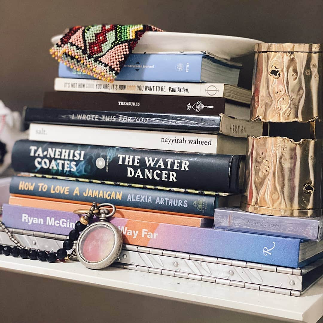 バリーさんのインスタグラム写真 - (バリーInstagram)「On Crystal's shelf, is a collection of inspirational books and personal objets. Her favorite book? “Salt,” a journey through warmth and sharpness by the poet Nayyirah Waheed. "My fiancé gave it to me as a gift, so it’s doubly special! The way Nayyirah moves me deep in my soul. Her writing is both simple and complex and really makes you think and feel." #CabanaXBally #curatedByCabana #Bally #BallyCollective   @beerbottles_chainsaws」8月4日 4時03分 - bally