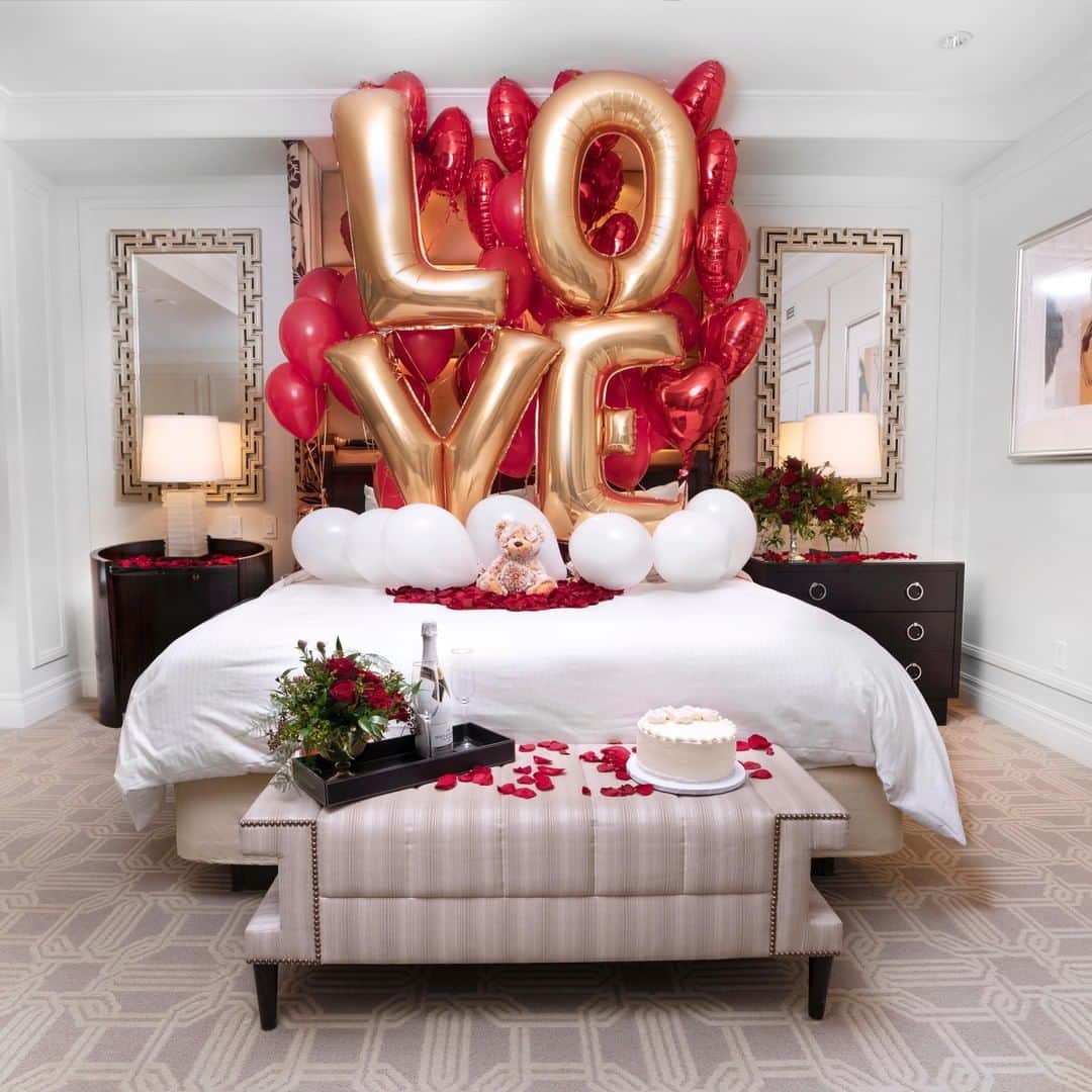 The Venetian Las Vegasさんのインスタグラム写真 - (The Venetian Las VegasInstagram)「Add a little #LOVE to your suite.」8月4日 4時00分 - venetianvegas