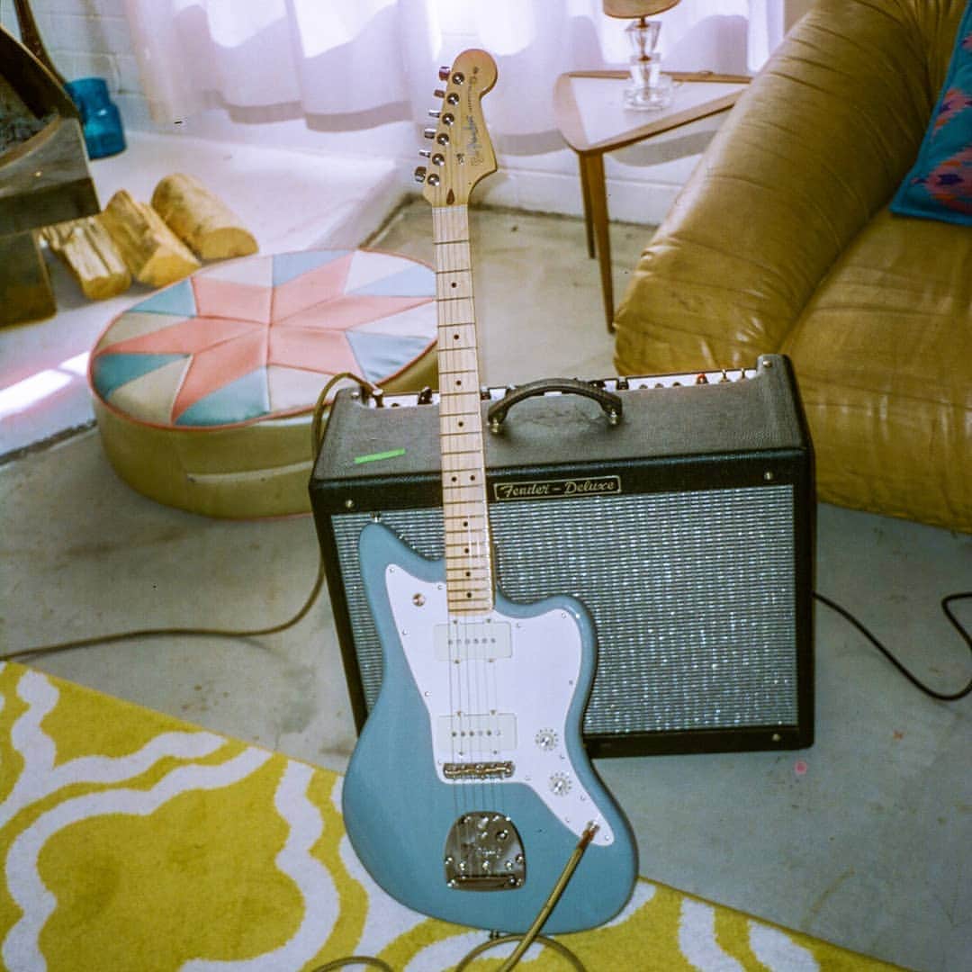 Fender Guitarさんのインスタグラム写真 - (Fender GuitarInstagram)「We're always on the lookout for the sound of tomorrow, and have a few new finds for you in our Under the Radar playlist. Check out fresh tracks from @samiatheband, @rettmadison, @georgeclanton, @runrivernorth, @mrjdking, @el_manana and more via link in bio on Spotify or Apple Music.」8月4日 4時05分 - fender