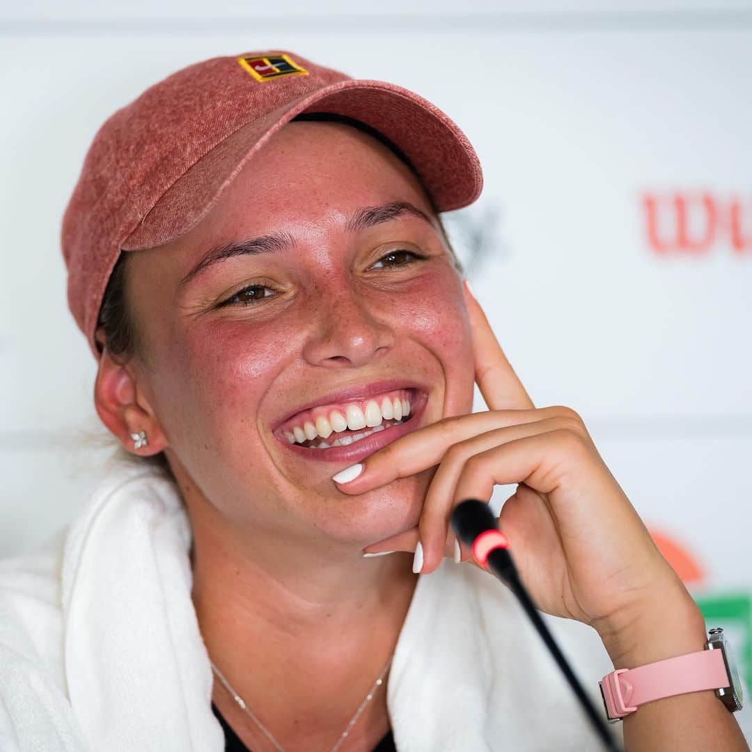 WTA（女子テニス協会）さんのインスタグラム写真 - (WTA（女子テニス協会）Instagram)「All smiles after a successful day back at the office. We’ve missed this. #PLO20」8月4日 4時15分 - wta