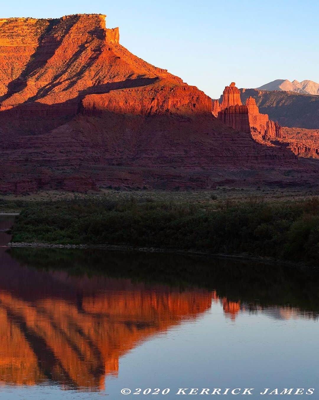 Ricoh Imagingさんのインスタグラム写真 - (Ricoh ImagingInstagram)「Posted @withregram • @kerrickjames5 This is late light on Fisher Towers, reflected in the Colorado River north of Moab, Utah. Shot with the Ricoh Pentax K-1 MKII and new 70-210mm F4 lens. #ricohusa #ricohimagingusa #pentaxiansunite」8月4日 4時31分 - ricohpentax