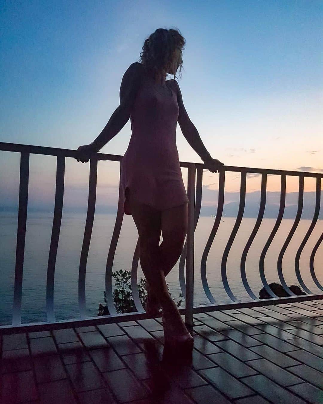 エリスカ・ブレジノワのインスタグラム：「Sunsets are beautiful 🌅 ❤️#croatia #sunset #holiday #weekend #trip」