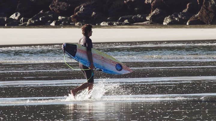 ミグエル・プッポのインスタグラム：「A melhor parte de praticar esse esporte, é a conexão com a natureza 🍃✨ (🎥: @fariacaio ) #Cambury #surf #gratidao」