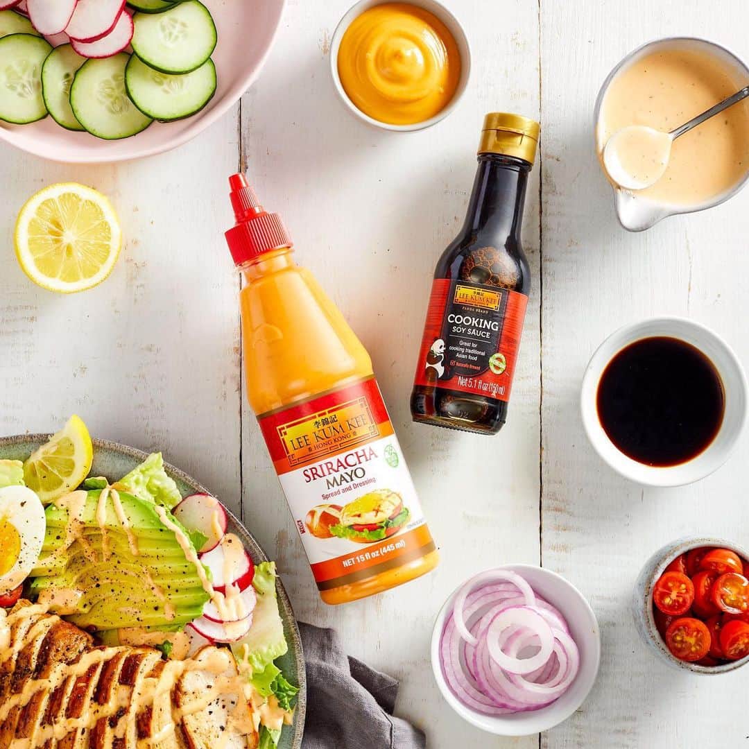 Lee Kum Kee USA（李錦記）さんのインスタグラム写真 - (Lee Kum Kee USA（李錦記）Instagram)「Create the salad that you crave! This Spicy Chicken Salad Bowl is flavorful, colorful and easy to make with Lee Kum Kee Sriracha Mayo and Panda Brand Cooking Soy Sauce!」8月4日 5時01分 - leekumkeeusa