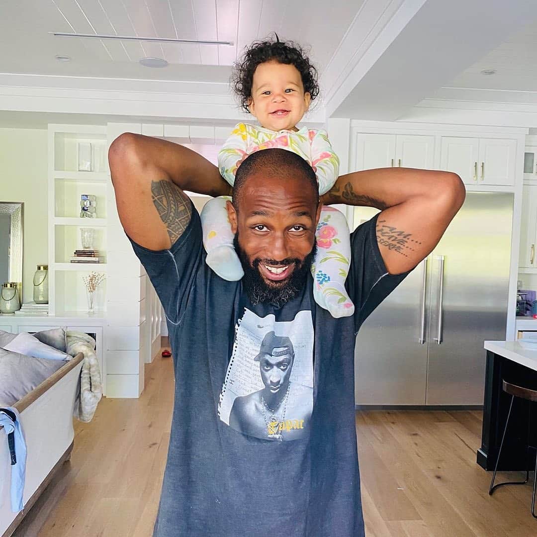 People Magazineさんのインスタグラム写真 - (People MagazineInstagram)「Stephen “tWitch” boss and his baby girl Zaia are melting our heart! ❤️ #Regram @allisonholker」8月4日 5時17分 - people