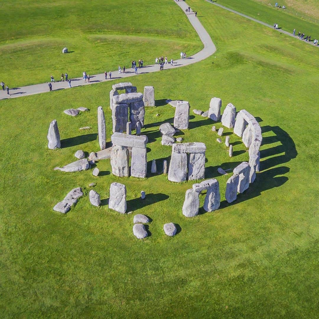 Lonely Planetさんのインスタグラム写真 - (Lonely PlanetInstagram)「Has the mystery of Stonehenge finally been solved? Some new finds answer a lot of questions. Tap the link in our bio to find out.」8月4日 5時39分 - lonelyplanet