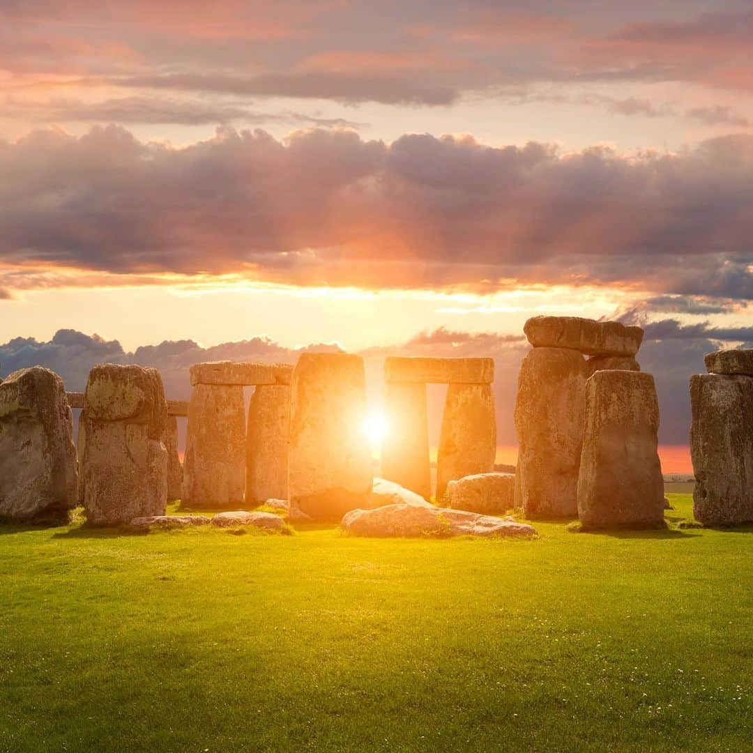 Lonely Planetさんのインスタグラム写真 - (Lonely PlanetInstagram)「Has the mystery of Stonehenge finally been solved? Some new finds answer a lot of questions. Tap the link in our bio to find out.」8月4日 5時39分 - lonelyplanet