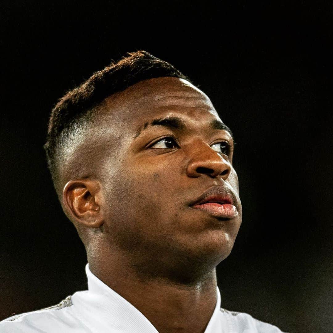 ヴィニシウス・ジュニオールのインスタグラム：「1% Chance ⏳ ... 99% Faith 🙏🏾   👀 @championsleague ¡HALAMADRID!」