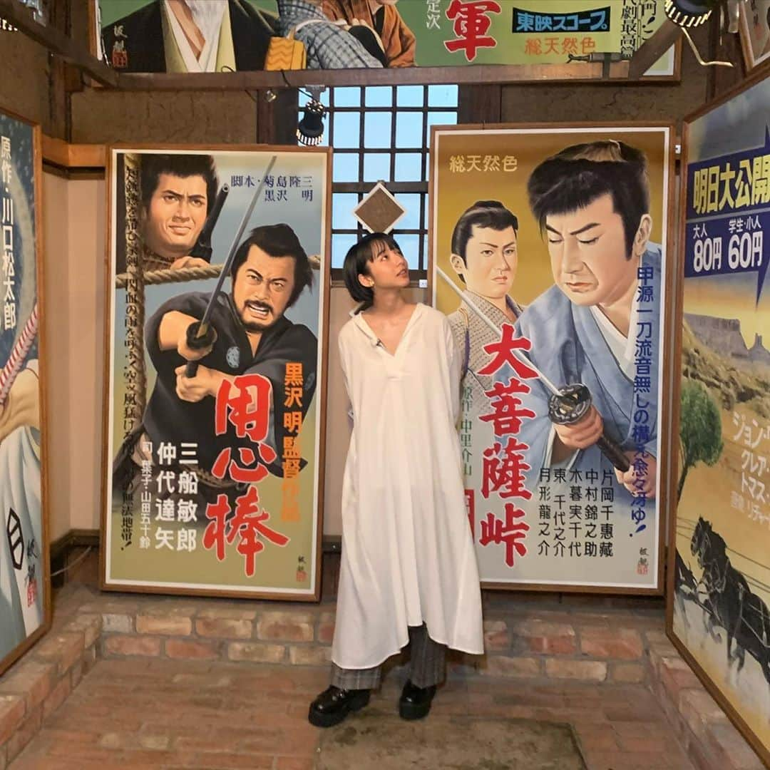 山之内すずさんのインスタグラム写真 - (山之内すずInstagram)「有田プレビュールームに出演させていただきました！！！ 私の好きな田舎でのロケ、めちゃくちゃ楽しかったです🤤 私の想いが伝わってよかったです！！笑 使用させて頂いた音源は水野あつさんの「知りたい」です！  衣装 VTR 1枚目2枚目 ワンピース、パンツ　 @ropepicnic_official  イヤリング　@accessories_blossom_jp   スタジオ　3枚目 セットアップ　@deariedadatokyo  サンダル　@envym_official  イヤリング、リング　　@goldy_jp」8月4日 5時57分 - suzu____chan