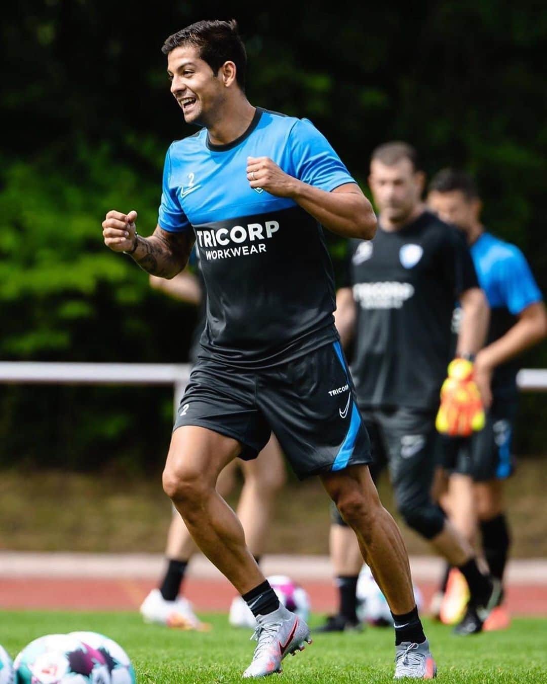 クリスチャン・ガンボアのインスタグラム：「Estamos de vuelta! 🤙🏽🤙🏽🤪😄 #wirsindzurück #vflbochum 💙 📸 @marc.niemeyer」