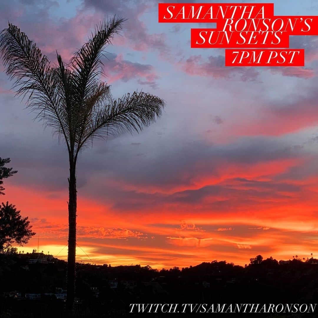 サマンサ・ロンソンさんのインスタグラム写真 - (サマンサ・ロンソンInstagram)「Meet me on twitch at 7pm til the sun goes down. What should the theme be? #poolparty #sunset #sunsetdjset link in bio」8月4日 6時28分 - samantharonson