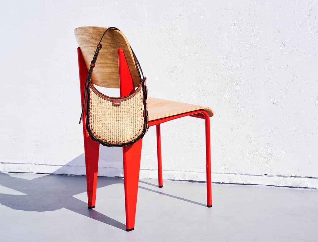 Saks Fifth Avenueのインスタグラム：「Take a seat. You're going to want to spend some quality time with this @chloe bag.」