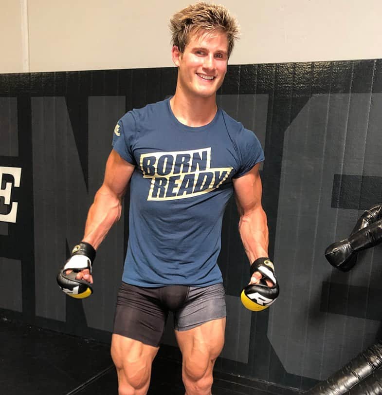 セージ・ノースカットのインスタグラム：「Killed the MMA training this morning」