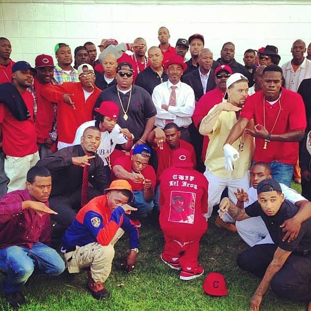 ゲームのインスタグラム：「Spent some of my wildest days on my block wit the homies.... I took Cedar round the world & back. Some stayed down all this time.... lost some to the streets & others to greed & jealousy.... shit be like sometimes. That’s Westside Bompton 4 you... & where I come from... you don’t always get to “LIVE” & learn. I hope that don’t go over ya heads (@casanova_2x voice). #RipLilFrogg #ripTayDogg #RipGman #554eva」
