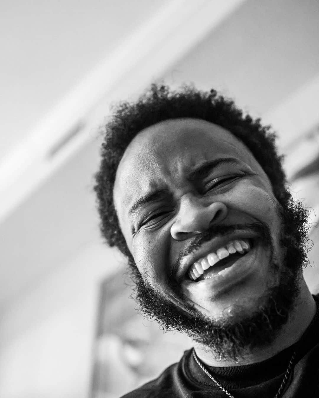ユージン・バードのインスタグラム：「I’m either laughing about something really funny (by myself) or...I’m finally losing it. Either way, at least I laughed #coviddiary #goodthoughts #selfportrait」