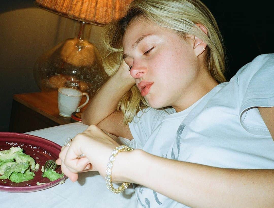 ニコラ・ペルツのインスタグラム：「london xo」