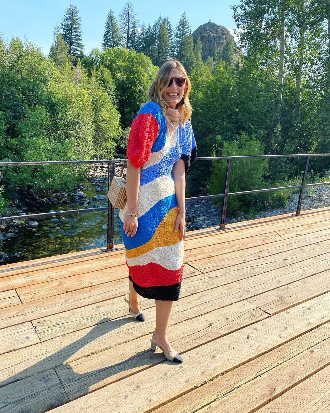 マリア・シャラポワのインスタグラム：「Apologies for the awkward giggle—I forgot how to pose in a cocktail dress. It’s been that long! Anyone else feel the same? 🙃💛」