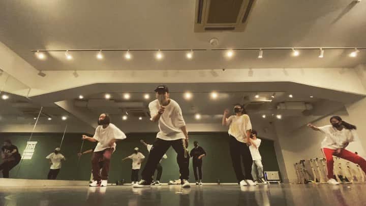 akihicのインスタグラム：「昨日のれすん。 @danceworks_jpn  🕺🏻Freestyle Lockin Class🕺🏻 キテクレタミンナアリガトゥ ・ ・ #dance  #music  #lesson  #freestylelockin」
