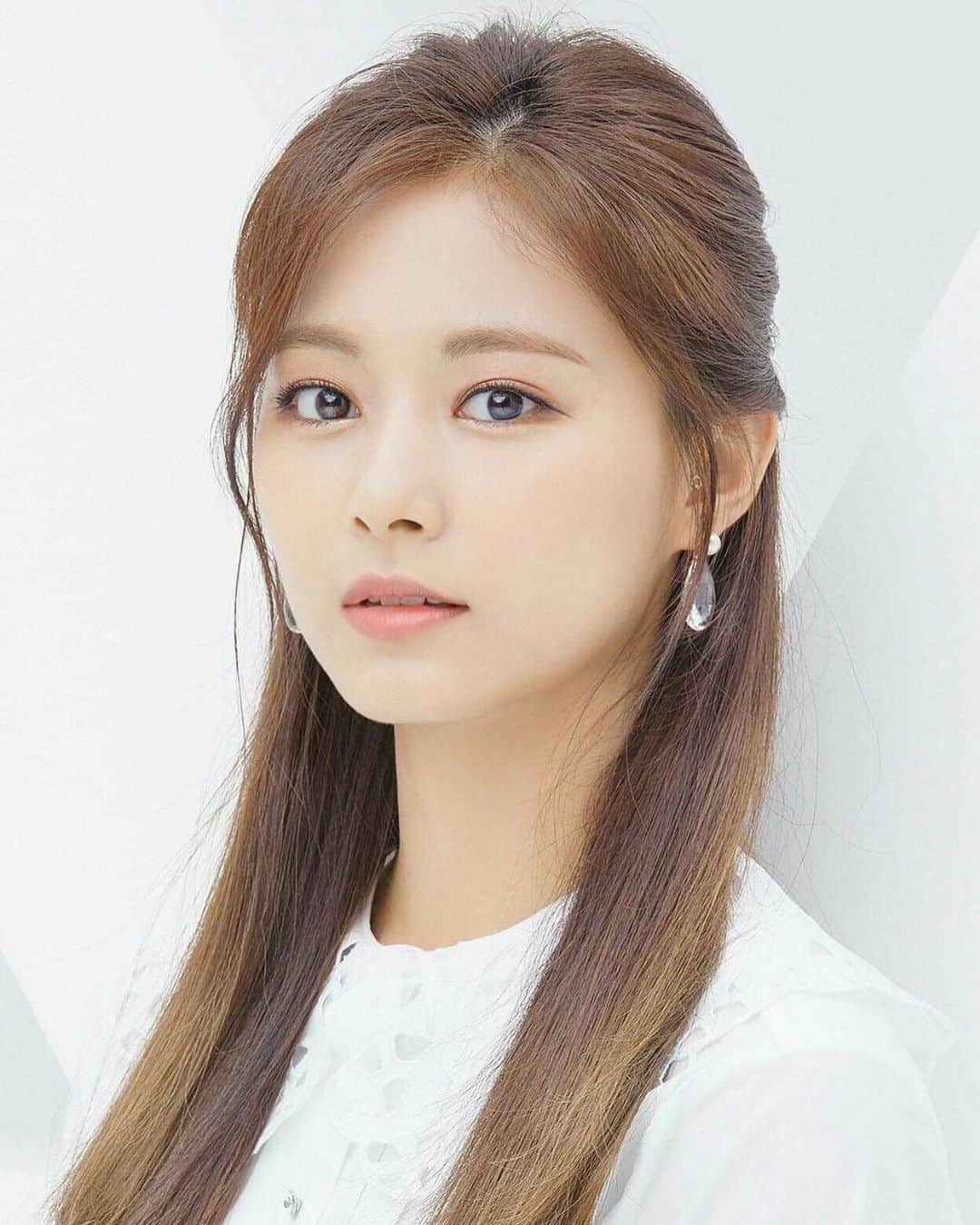 ツウィさんのインスタグラム写真 - (ツウィInstagram)「Angel 👼」8月4日 7時30分 - chou_tzuyu