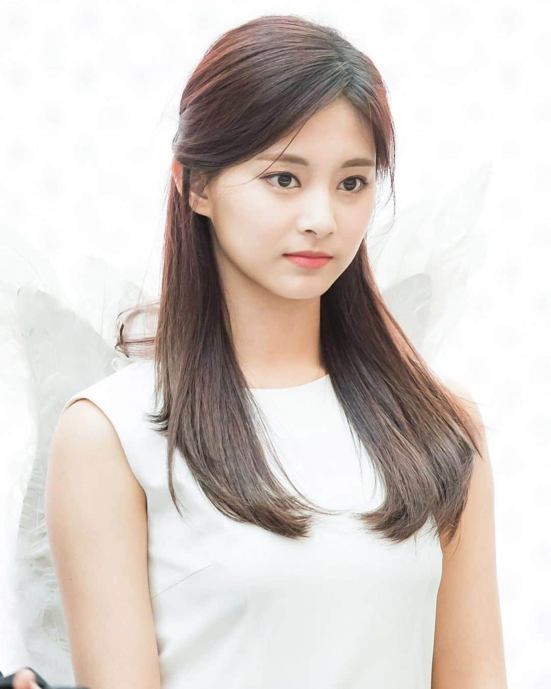 ツウィさんのインスタグラム写真 - (ツウィInstagram)「Angel 👼」8月4日 7時30分 - chou_tzuyu