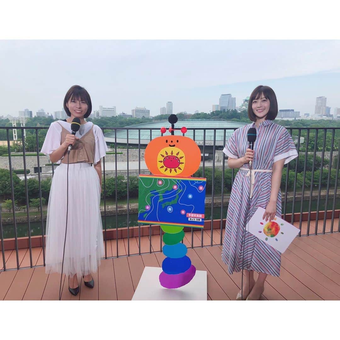 中村秀香のインスタグラム：「今朝は #すまたん お天気担当しました☀️ ありがとうございました！  今日は大阪で、日中 今年初の猛暑日予想。 太陽マークもギラギラでした🔥  熱中症に厳重な警戒が必要です。  明日は#すまたん スタジオ （エンタメ @sumatanentame ）担当です！  よろしくお願いします(^^)」
