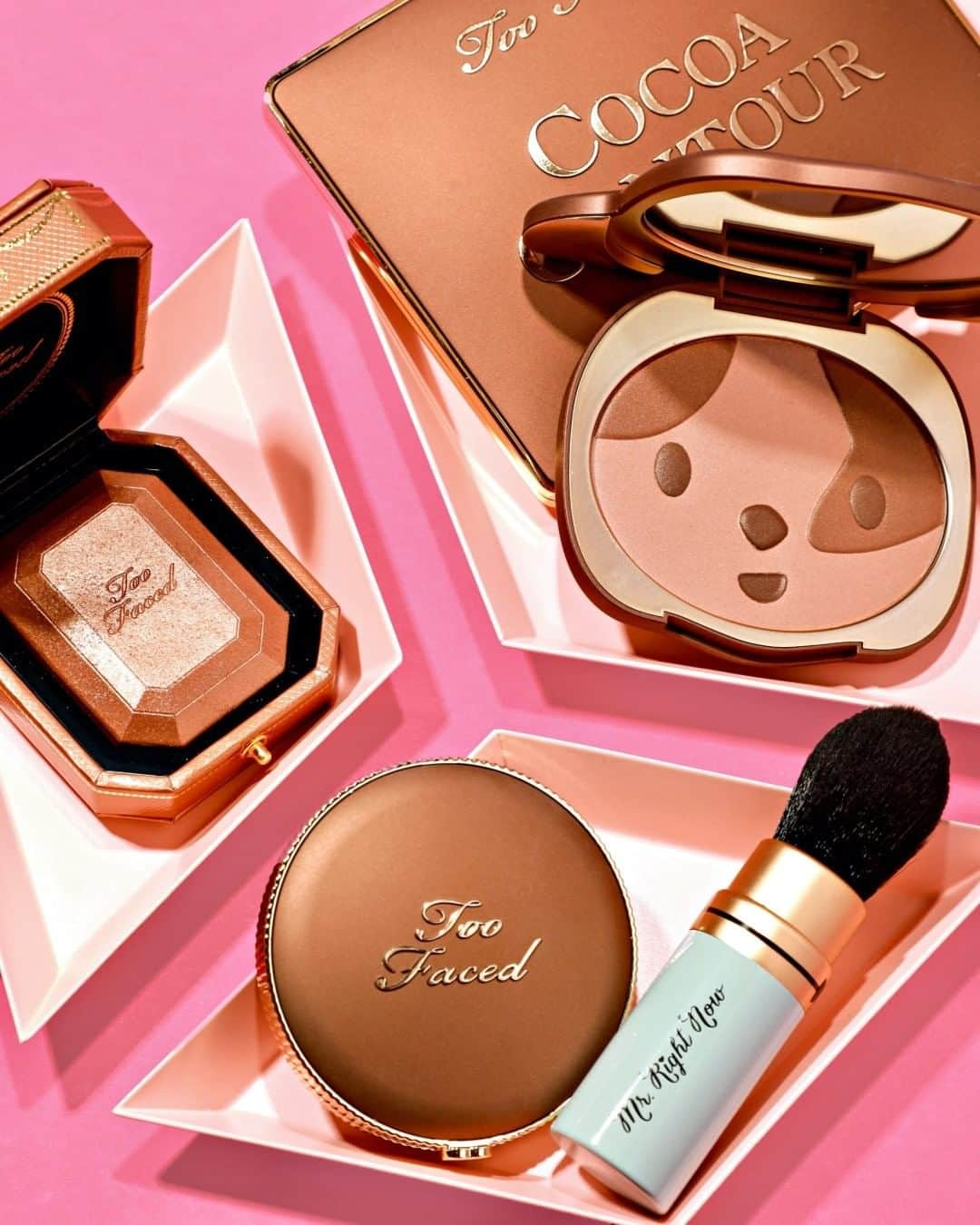 Too Facedさんのインスタグラム写真 - (Too FacedInstagram)「We're all about that summertime glow. ☀️ Add all-over warmth and a sun-kissed finish to your glam with these fave bronzers! ✨ Which one would you choose? #toofaced」8月4日 8時00分 - toofaced