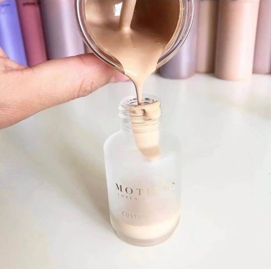 Motives Cosmeticsさんのインスタグラム写真 - (Motives CosmeticsInstagram)「Our CUSTOM BLEND Benefits speak for themselves!   ✔️Botanically Infused Bases ✔️Oil Free ✔️Talc free ✔️Paraben Free ✔️Gluten Free ✔️Non- Comedogenic (will not clog your pores) ✔️Anti-aging serums ✔️Acne serums ✔️Create ANY coverage ✔️Create ANY color ✔️Any finish (matte or luminous) ✔️Primer & smoothing additives  Pic: @blushawaymakeup . . . . . #motivescosmetics #motives #makeup #beauty #makeupartist #mua #girlboss #entrepreneur #beyourownboss #everydaymakeup #naturalmakeup #everydaybeauty #beautywithbenefits #beautyexperts #nofitlerneeded #nofilter  #customblend #custommakeup #customfoundation #foundation」8月4日 8時00分 - motivescosmetics