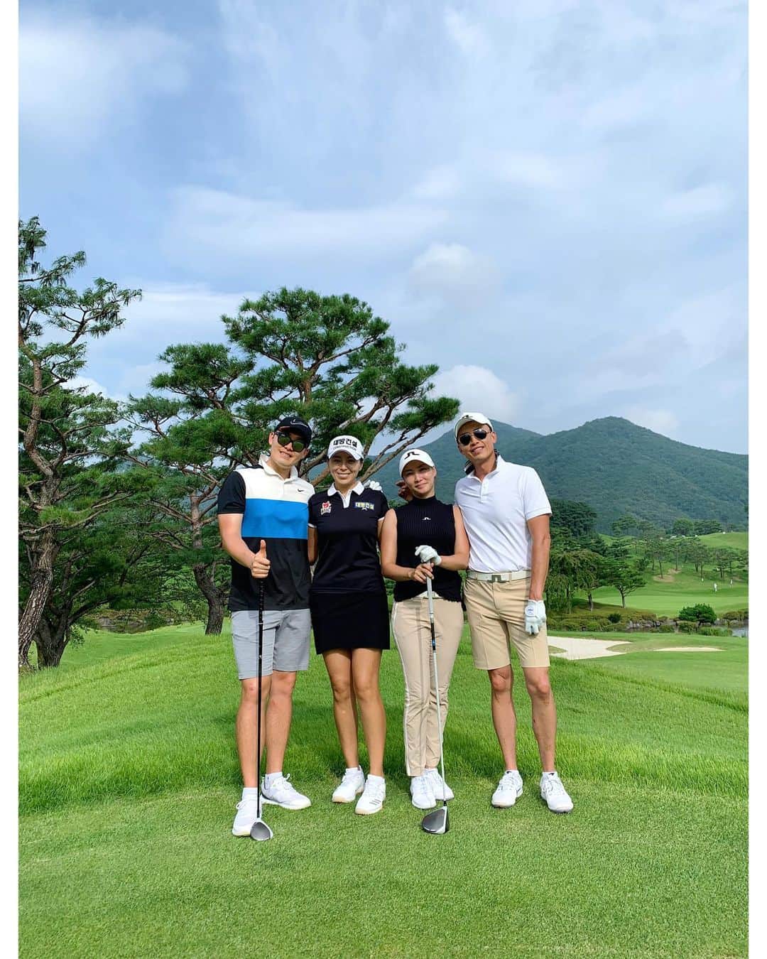ハー・ミジョンのインスタグラム：「여자 VS 남자 누가 이겼을까요~~~~? #명랑골프」