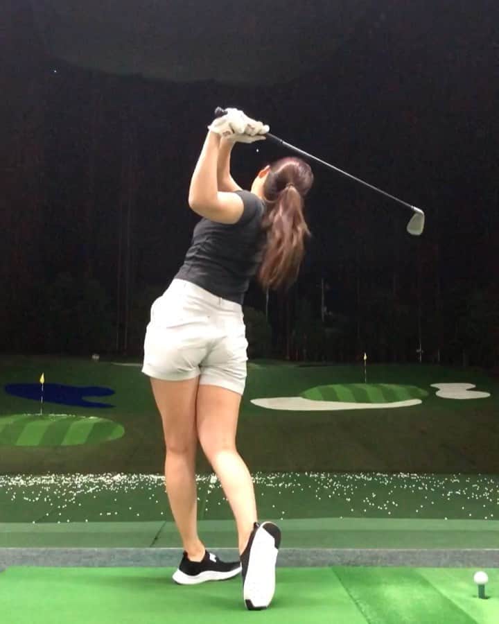 のインスタグラム：「苦手な100〜120ydのiron練習🏌️‍♀️  練習場ではミート率が上がってきて、7iでも良い当たりが出るようになってきました◎  #アイアン #iron #ゴルフスイング #golfswing  #上手くなりたい  #女子ゴルフ  #ゴルフ女子  #ゴルフ男子  #ゴルフ愛  #ゴルフバカ  #ゴルファー　 #golfrange  #golflife  #golfer  #golf  #골프  #กอล์ฟ  #golfstagram  #instagolf」